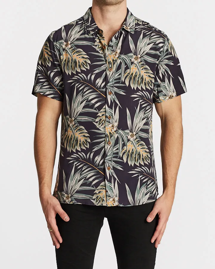Nena Pasadena MENS MARSH STANDARD FIT SHORT SLEEVE SHIRT - FLORAL PRINT