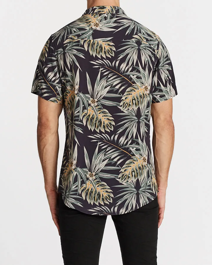 Nena Pasadena MENS MARSH STANDARD FIT SHORT SLEEVE SHIRT - FLORAL PRINT